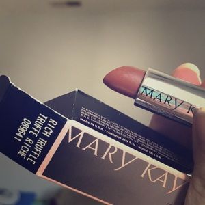 Rich truffle gel semi-matte lipstick